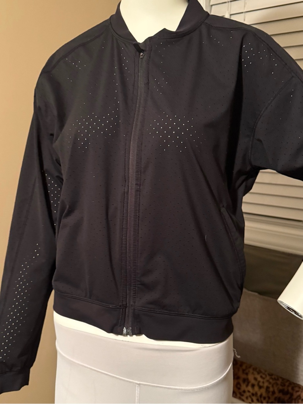 LULULEMON Ventilated Jacket q